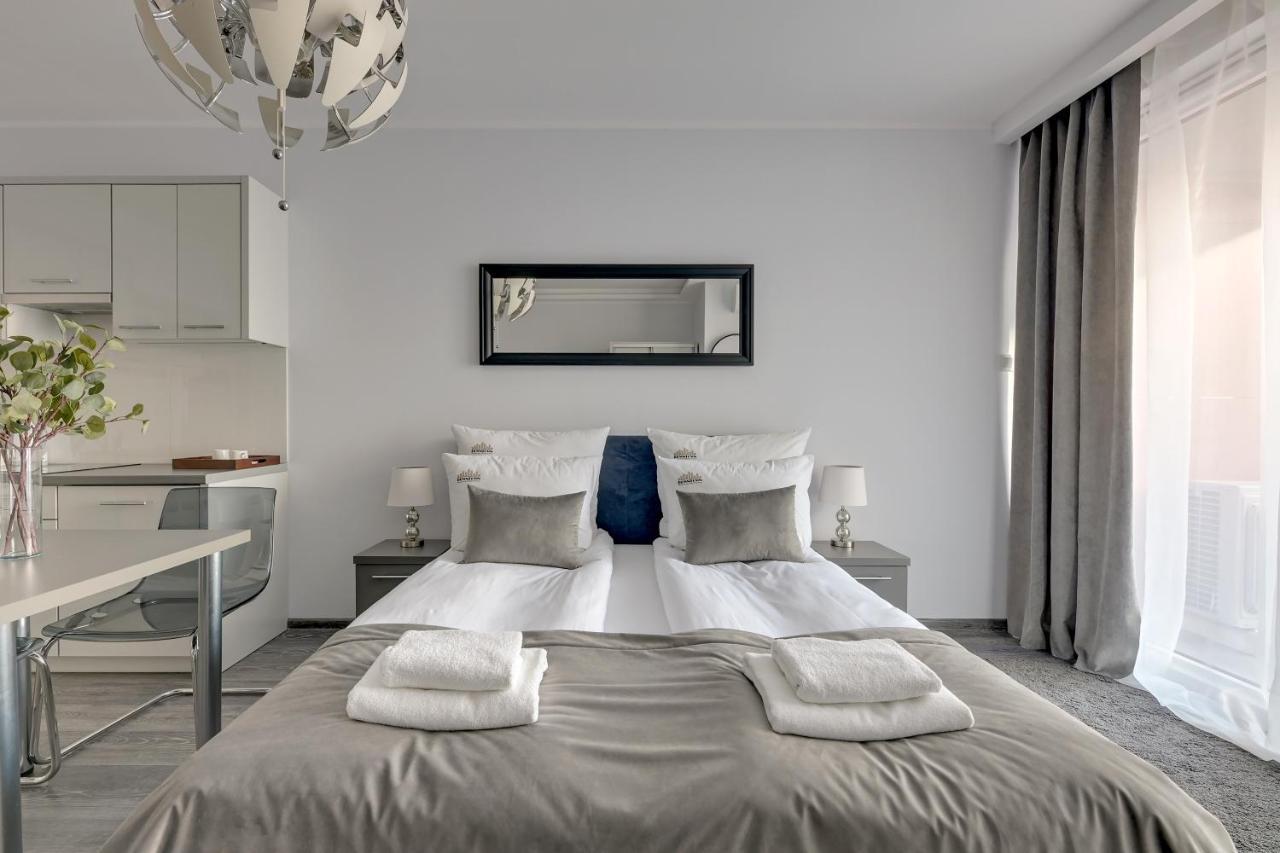 Downtown Apartments Sadova City Center & Parking Гданськ Екстер'єр фото